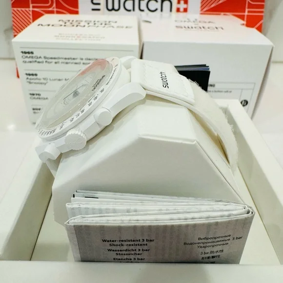 NIB OMEGA X Swatch Snoopy Mission to the Moonphase White - Picture 13 of 16